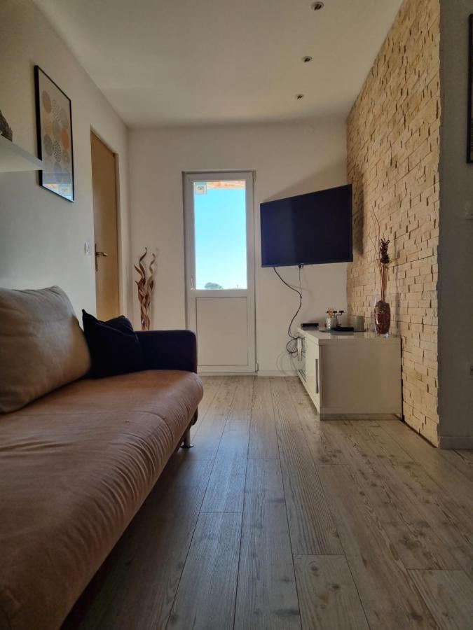 Bruno'S Poolside Apartments - Near Beach Trogir Exterior photo