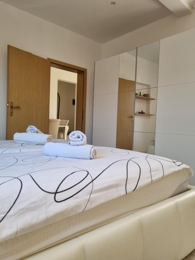 Bruno'S Poolside Apartments - Near Beach Trogir Exterior photo
