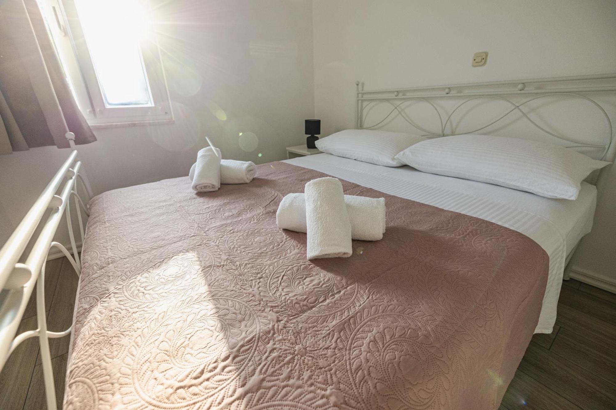 Bruno'S Poolside Apartments - Near Beach Trogir Exterior photo