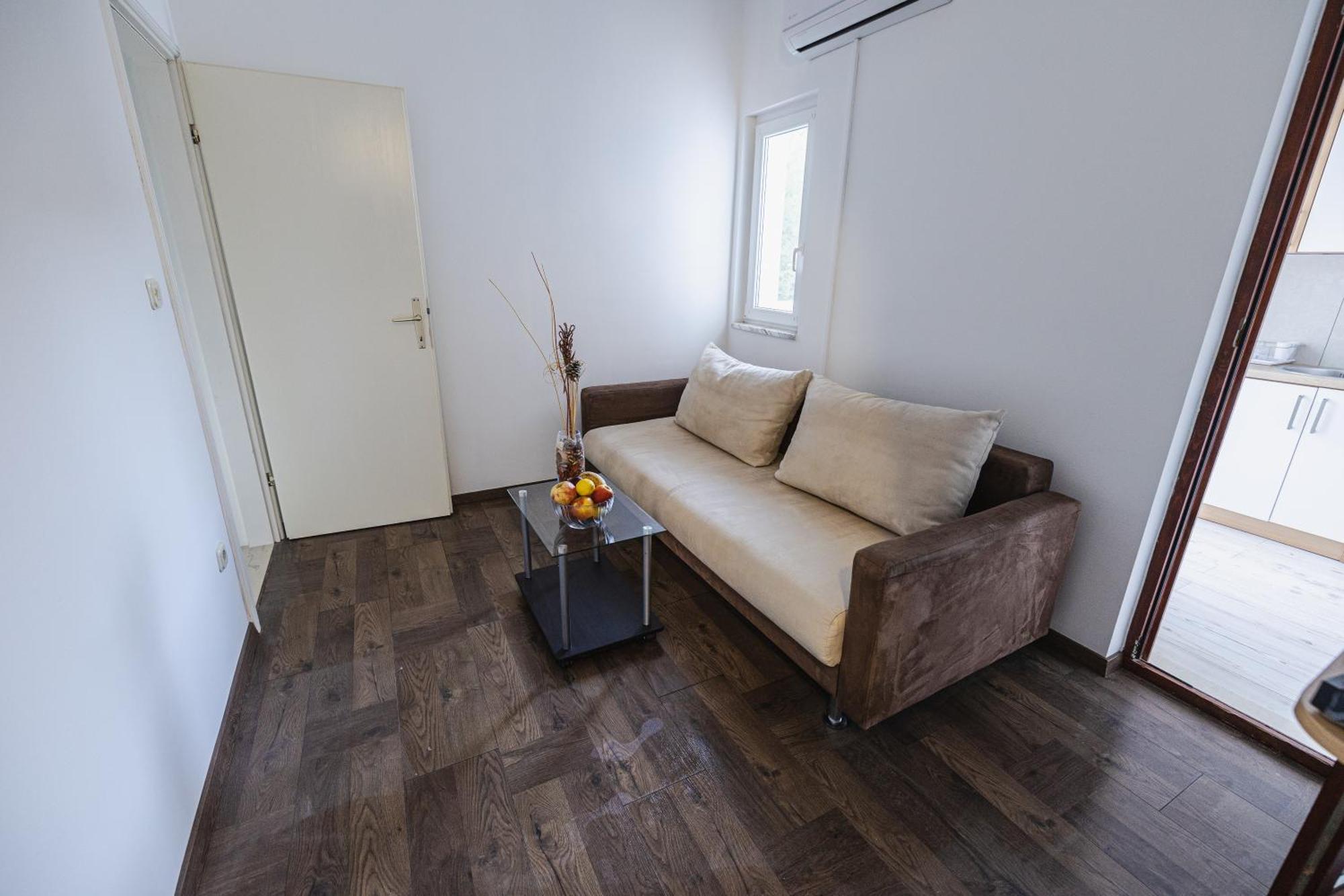 Bruno'S Poolside Apartments - Near Beach Trogir Exterior photo