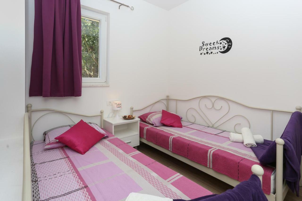 Bruno'S Poolside Apartments - Near Beach Trogir Exterior photo