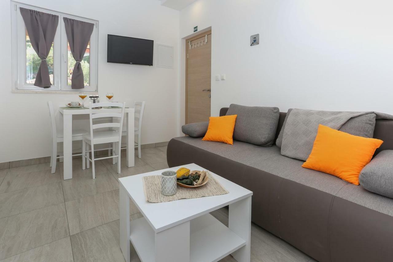Bruno'S Poolside Apartments - Near Beach Trogir Exterior photo